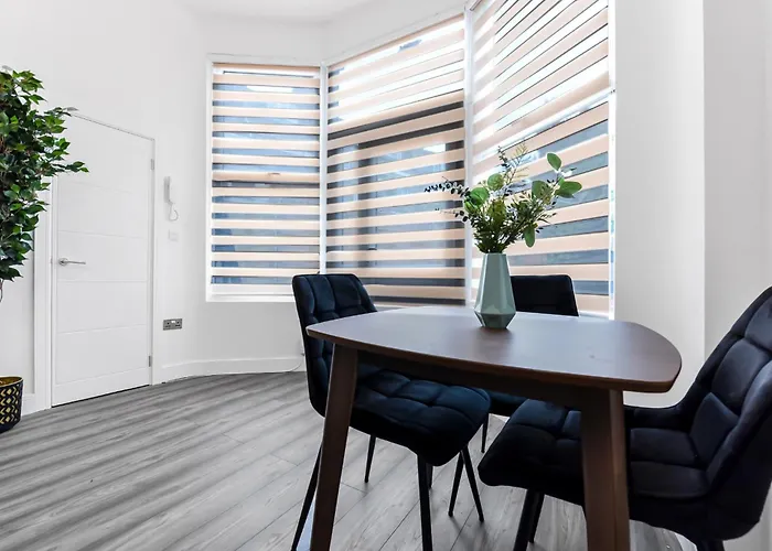 Fabulous One Bedroom Flat With Private Garden
