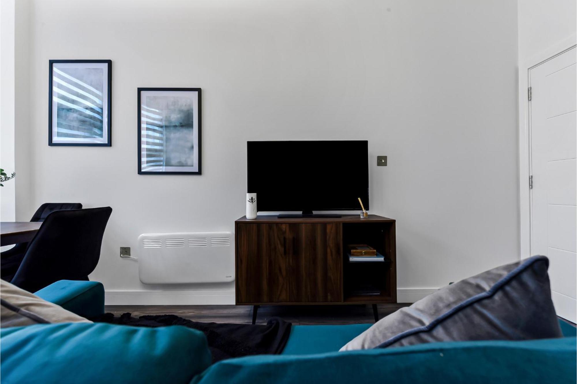 Fabulous One Bedroom Flat With Private Garden * London